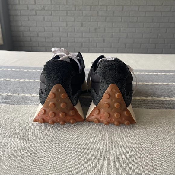 New Balance 327 Women’s Sneakers Black Size 9 Athletic - Picture 5 of 7